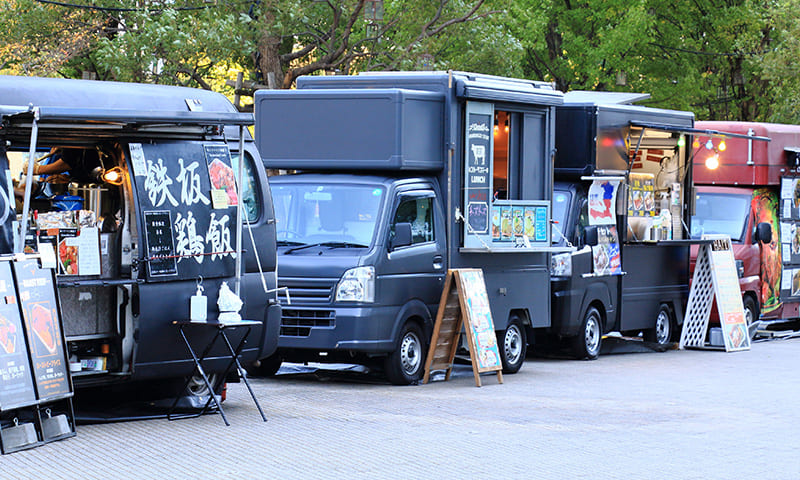 FOODエリアでグルメを楽しむ！