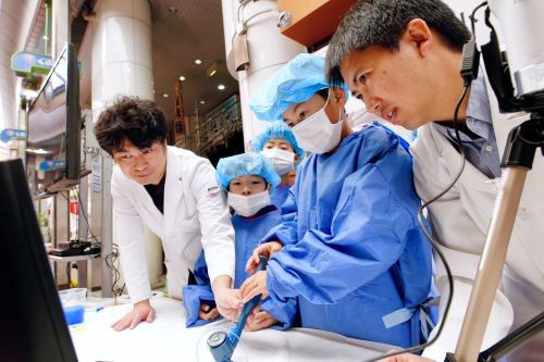 北九州市黒崎地区の熊手銀天街で多様なイベントを仕掛けながら、行ってみたくなる楽しいまちをめざす。