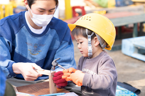 北九州市黒崎地区の熊手銀天街で多様なイベントを仕掛けながら、行ってみたくなる楽しいまちをめざす。