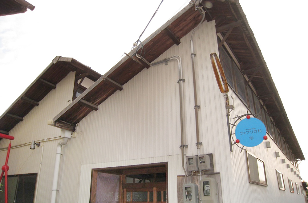 東近江市で「ファブリカ村」の運営を通して、滋賀のものづくりや豊かな暮らし、文化を発信。