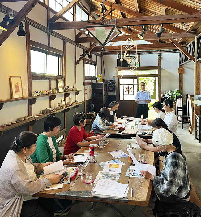 東近江市で「ファブリカ村」の運営を通して、滋賀のものづくりや豊かな暮らし、文化を発信。