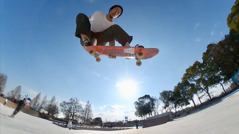 元プロスケートボーダーが滋賀県大津市と長浜市にスケートパークを整備し、地域貢献と次世代のスケートボーダー育成に尽力する。