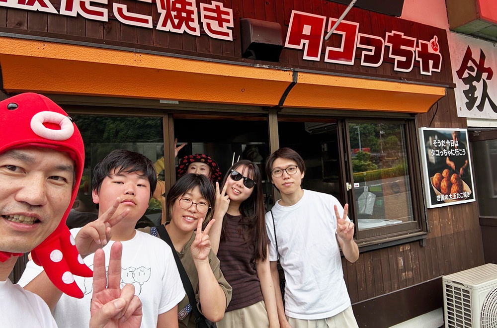 山口県岩国市で、コミュニティの拠点としてのたこ焼き屋を運営。