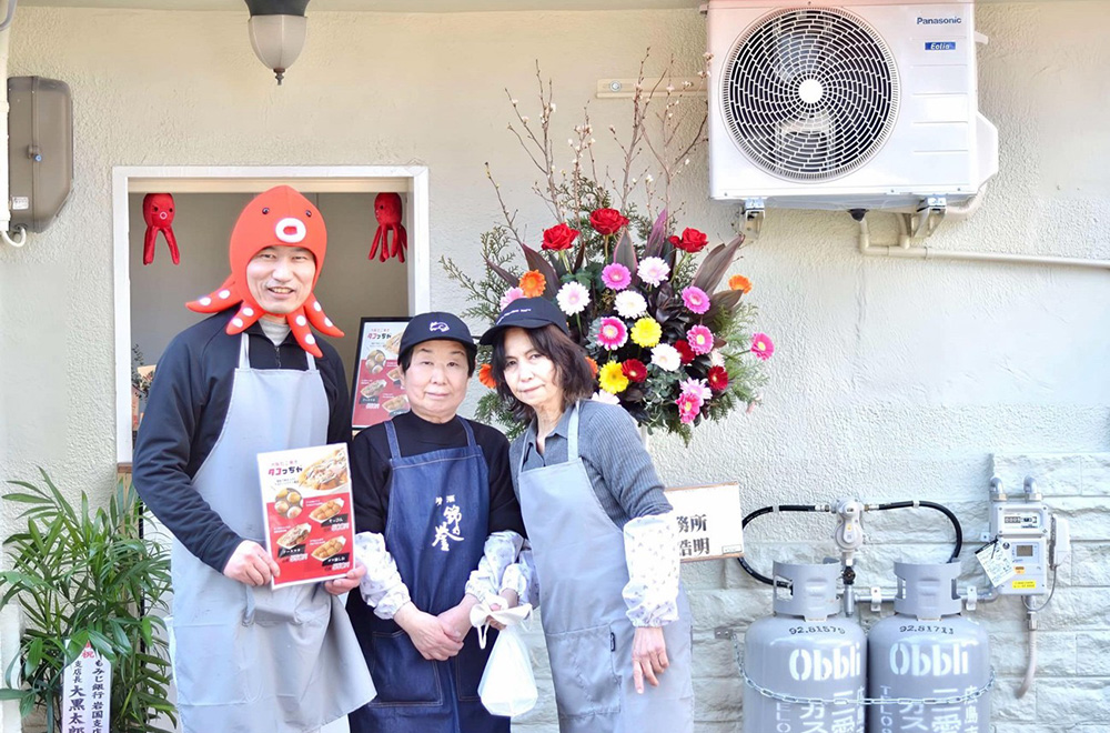 山口県岩国市で、コミュニティの拠点としてのたこ焼き屋を運営。