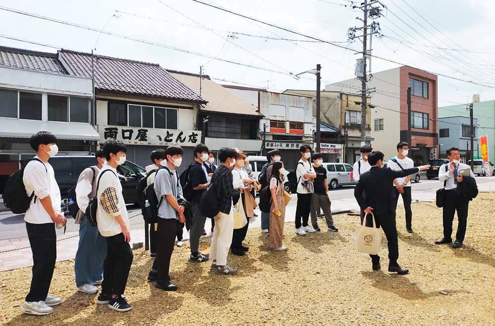 岐阜県飛騨市に創設する大学で長期実践型インターンシップを通して未来を共創できる若者を育成。