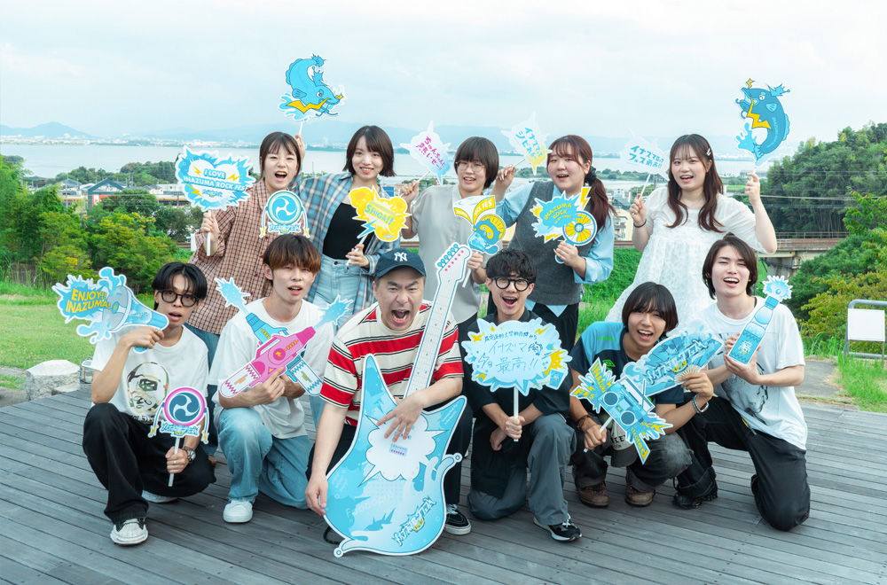 【前編】学生が成長できる“本気の現場”をつくりたい ～「イナズマロックフェス 2025」フォトブースを地元の美大生が制作～