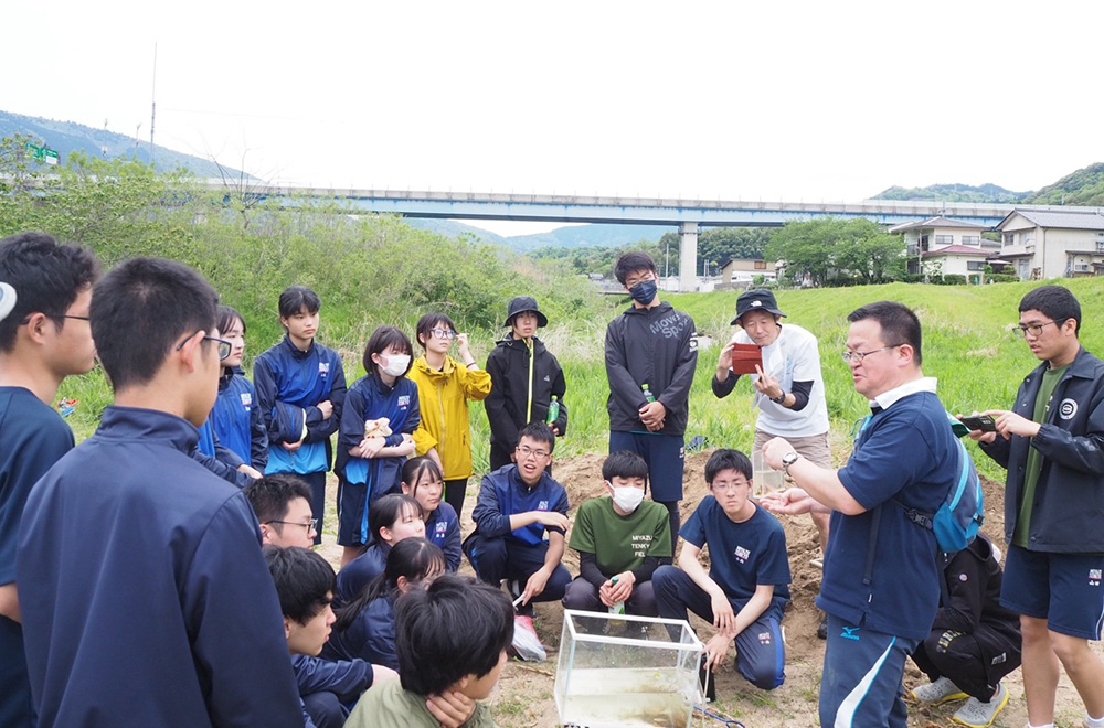 高校の部活動を通して、京都府宮津市の人たちと関わりながら、生徒たちに故郷を大切に思う心を醸成していきたい。