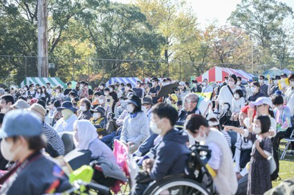 元漫才師の公務員が、街の「おもろい」の種に水をやり続ける。